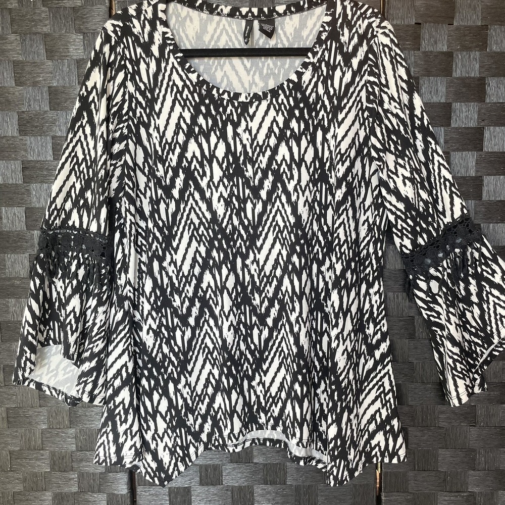 New Directions Black White bohemian peasant Embroidered bell sleeve Women Large